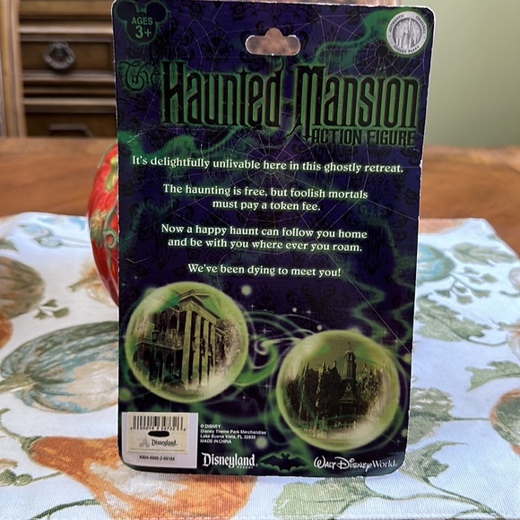 40TH Anniversary Haunted Mansion CARETAKER 👻 - Picture 6 of 8